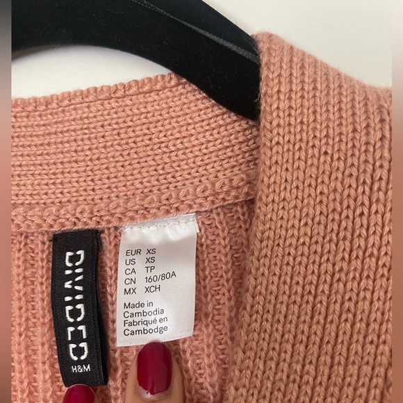 H&M Divided Pink Rose Sweater Top - Size XS - Picture 2 of 3